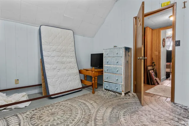 a view of livingroom with furniture
