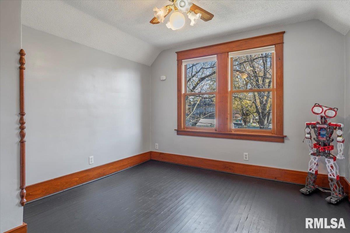 212 North English Avenue Springfield, IL 62702 - Photo 27 of 34 Gallery Image 27