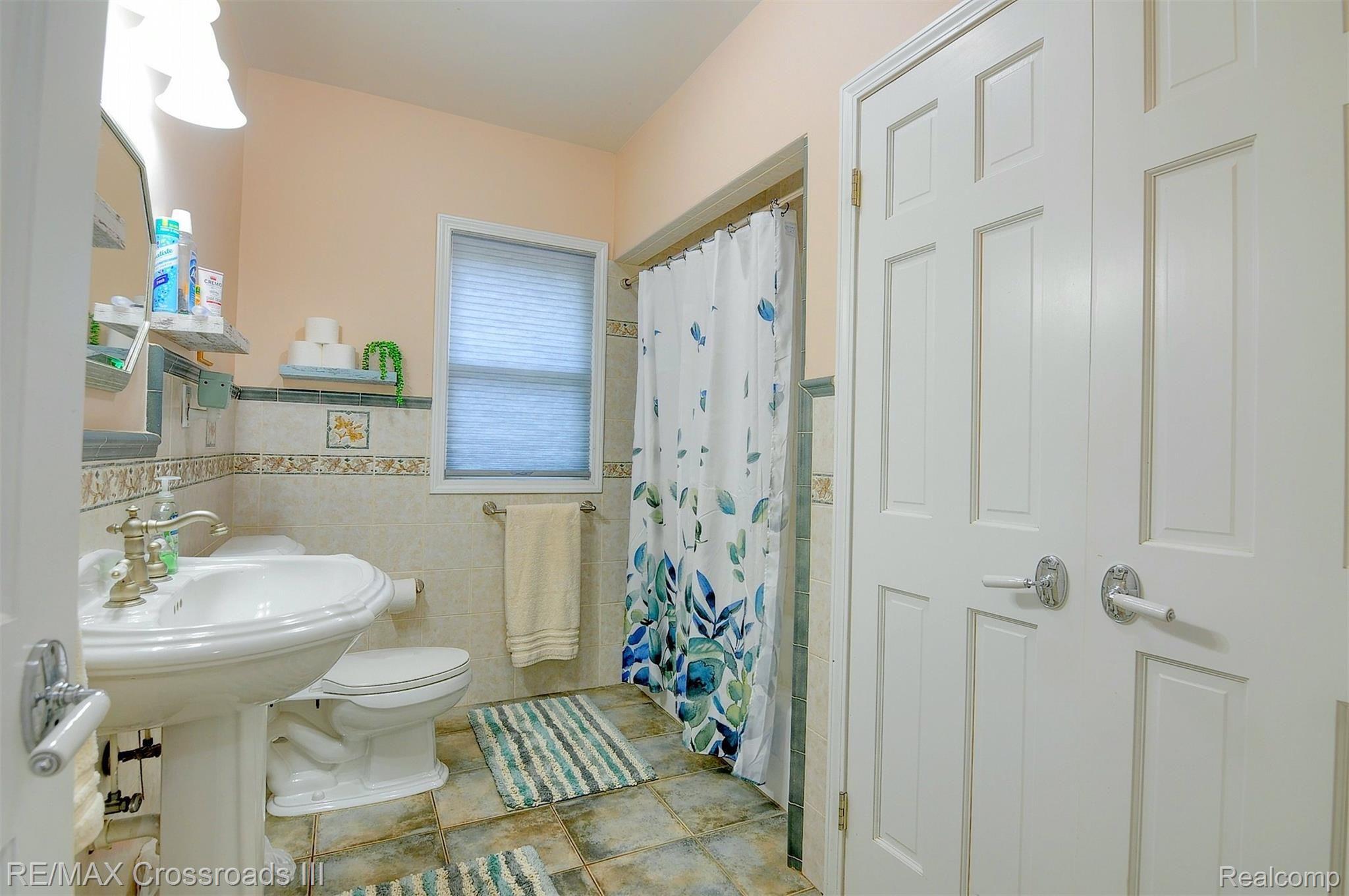 16355 Haggerty Road Belleville, MI 48111 - Photo 35 of 48 34-Bathroom.jpg