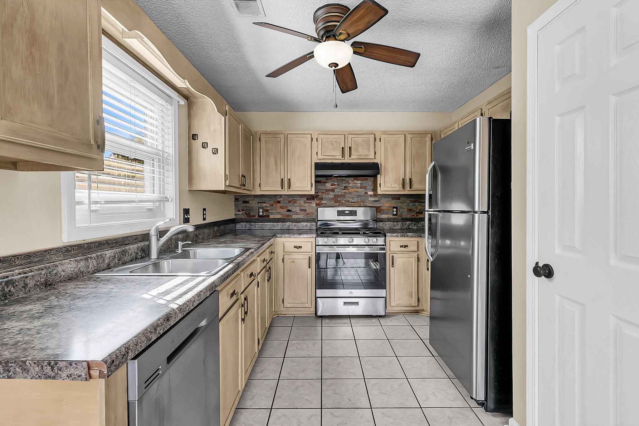 111 Hopper Drive Summerville, SC 29486 - Photo 28 of 37 CREM - 111 Hopper Dr-22