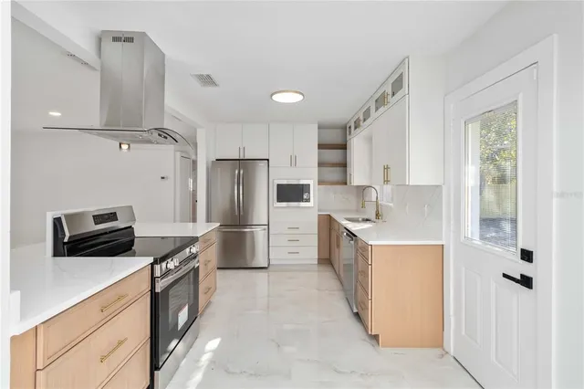 $670,000 | 540 Milwaukee Avenue, Dunedin, FL 34698