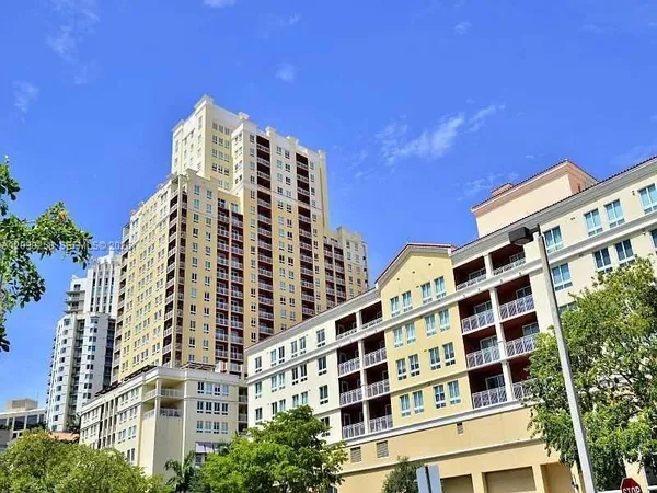 $2,475 | 7350 Southwest 89th Street, Unit 810S, Miami, FL 33156
