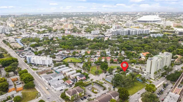 a view of entryway with a front door