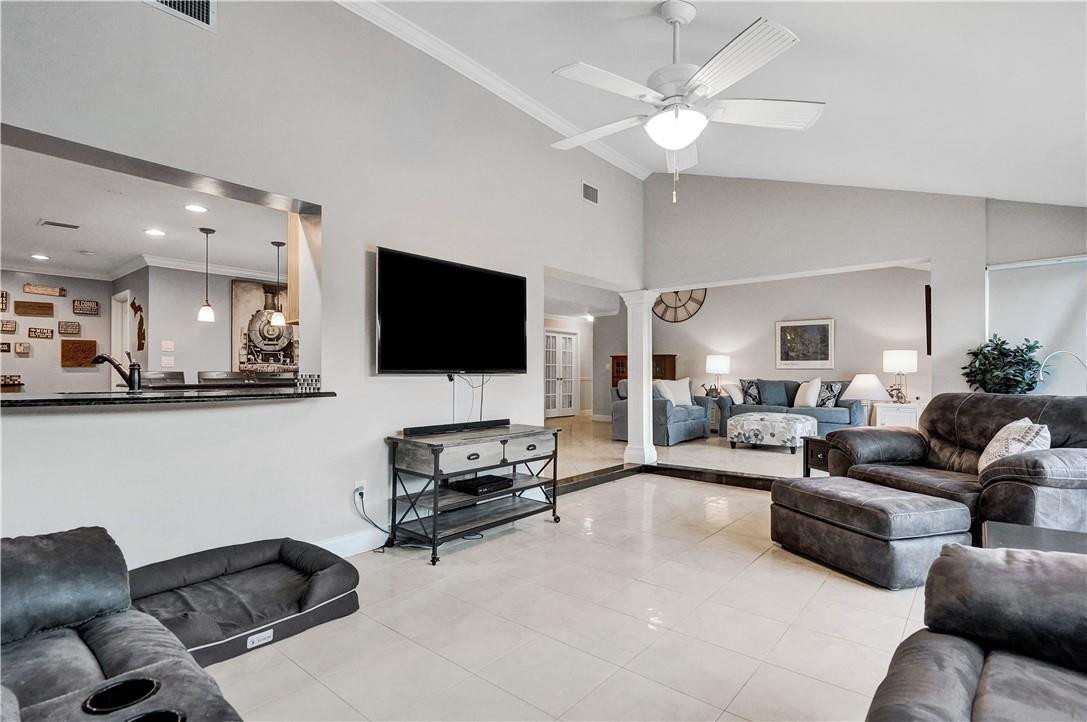 818 Foxpointe Circle Delray Beach, FL 33445 - Photo 12 of 40 Photo 12