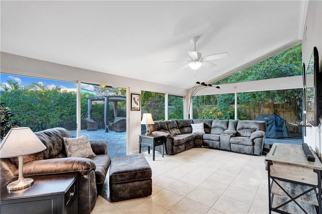 818 Foxpointe Circle Delray Beach, FL 33445 - Photo 14 of 40 Photo 14