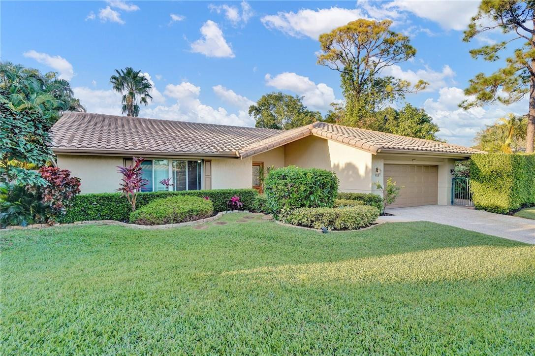 818 Foxpointe Circle Delray Beach, FL 33445 - Photo 2 of 40 Photo 2