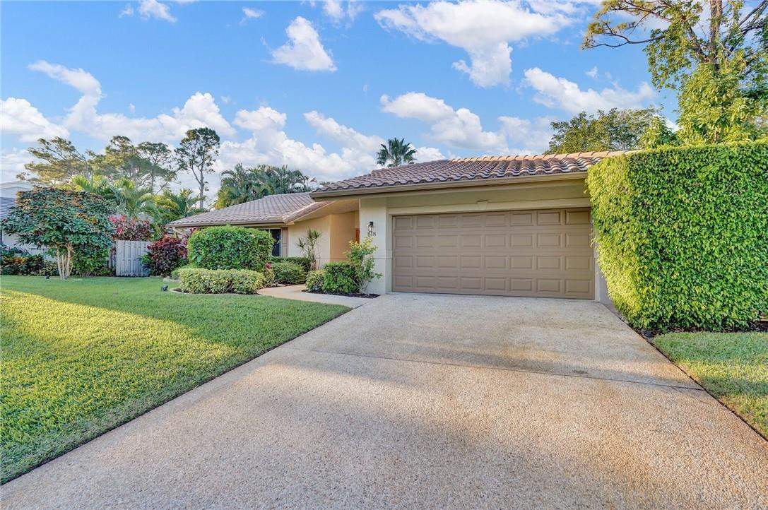 818 Foxpointe Circle Delray Beach, FL 33445 - Photo 3 of 40 Photo 3