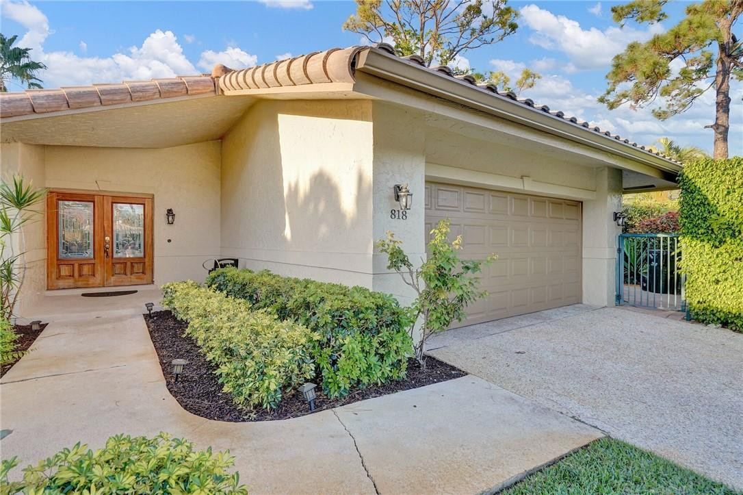 818 Foxpointe Circle Delray Beach, FL 33445 - Photo 4 of 40 Photo 4