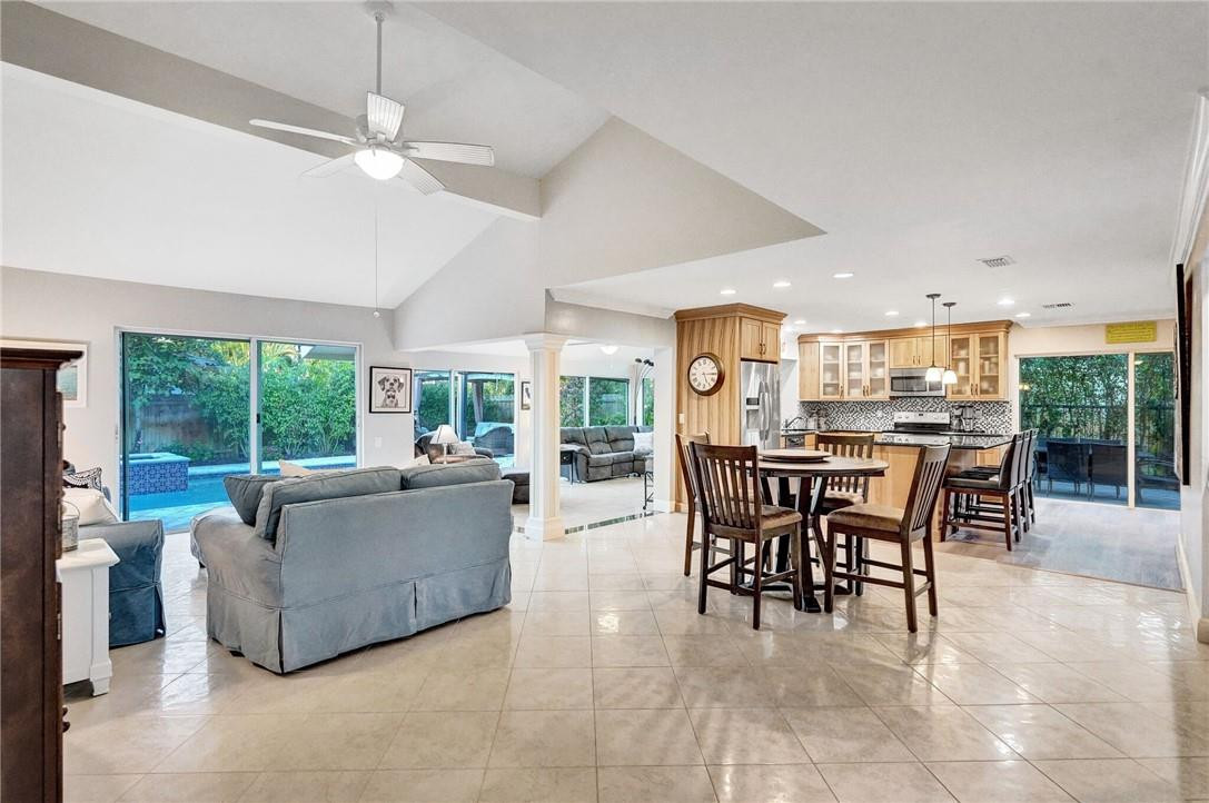 818 Foxpointe Circle Delray Beach, FL 33445 - Photo 10 of 40 Photo 10