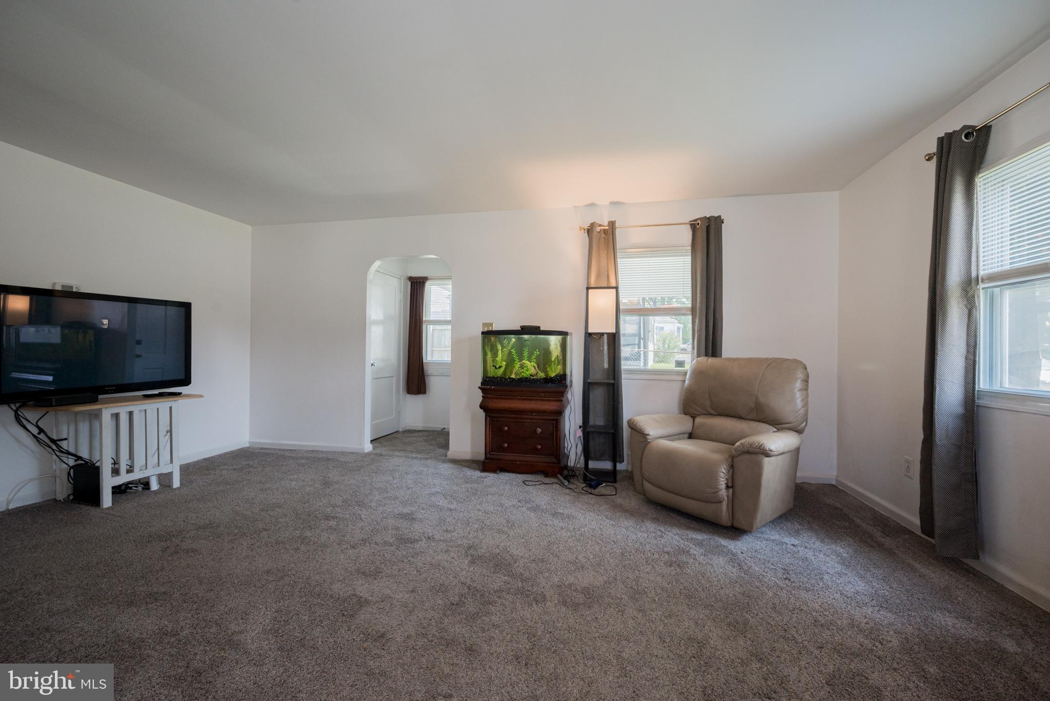 34 Lynbrook Road Wilmington, DE 19804 - Photo 4 of 18 Carpeted floor .....