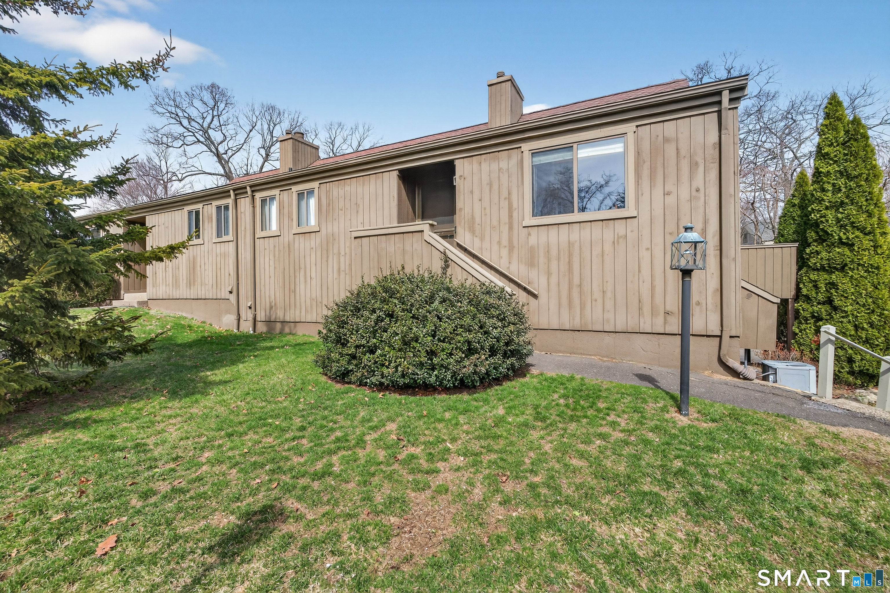 a view of a house with a yard