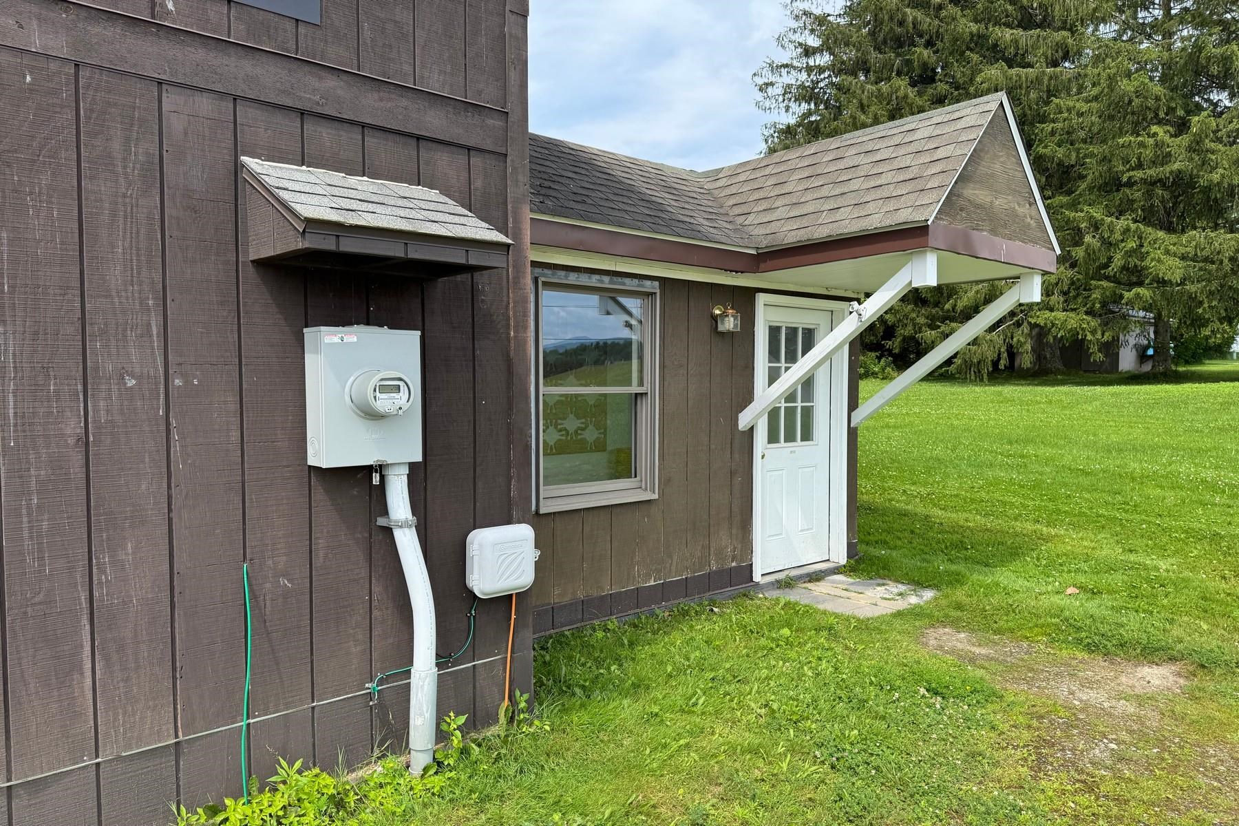 2631 North Grove Street Rutland, VT 05701 - Photo 2 of 25