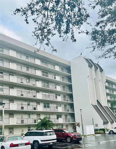 $2,150 | 3100 West Rolling Hills Circle, Unit 310, Davie, FL 33328