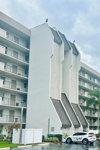 $2,150 | 3100 West Rolling Hills Circle, Unit 310, Davie, FL 33328