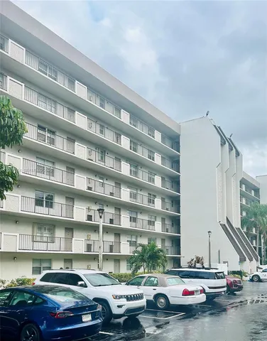 $2,150 | 3100 West Rolling Hills Circle, Unit 310, Davie, FL 33328