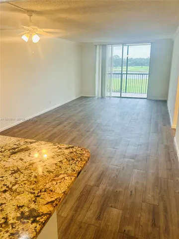 $2,150 | 3100 West Rolling Hills Circle, Unit 310, Davie, FL 33328