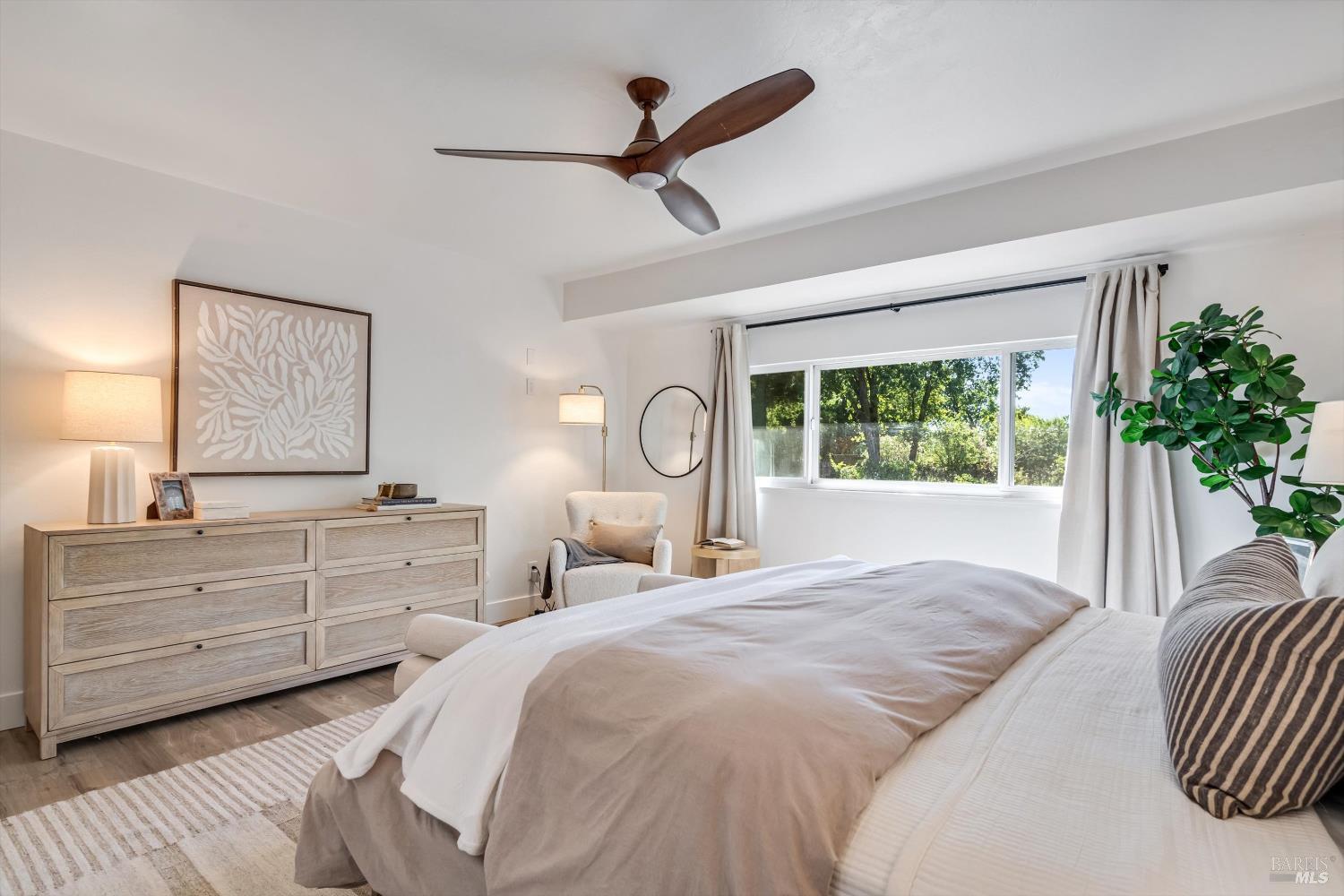 47 Hoff Road Kenwood, CA 95409 - Photo 20 of 45 Primary bedroom, spacious with views of the yard.