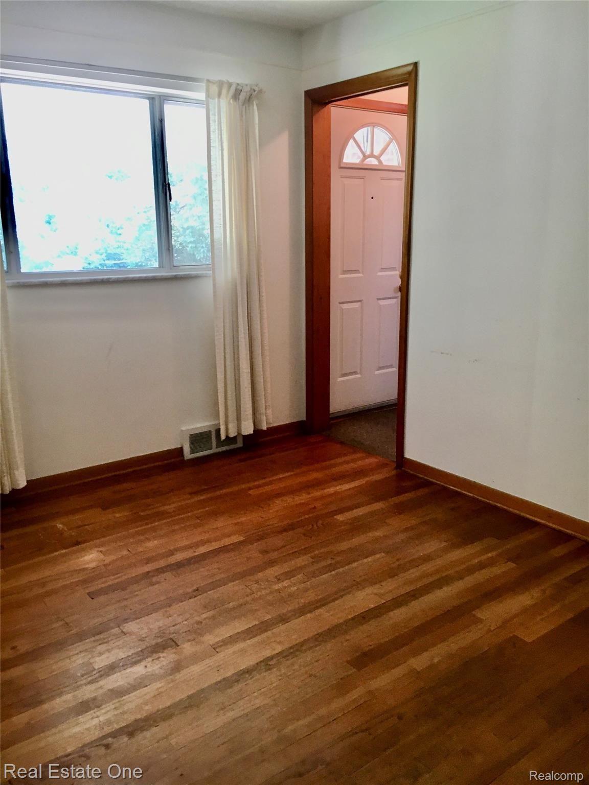 1027 West Webster Road Royal Oak, MI 48073 - Photo 16 of 19 28CE30D7-6962-4DC0-8B13-82F0147CA799.jpeg