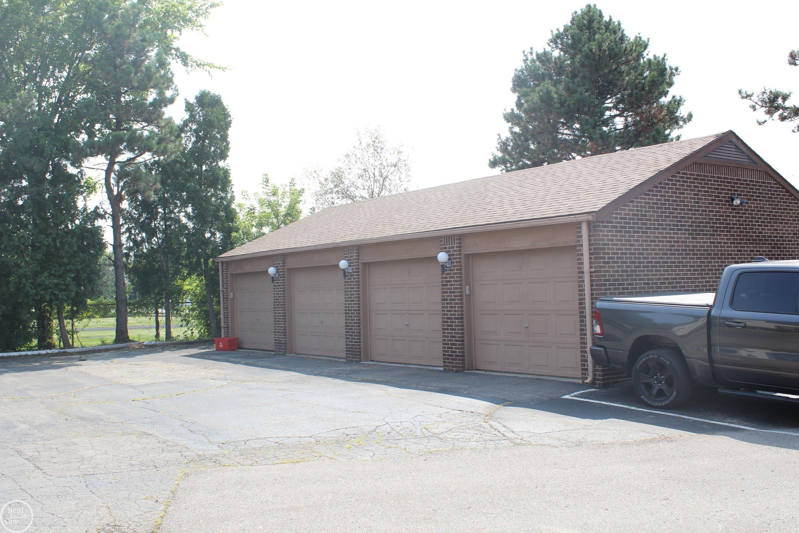 31654 Hoover Road Warren, MI 48093 - Photo 14 of 21 50152370-700a03b2-1743-4189-9e6c-7a175590784e.JPG