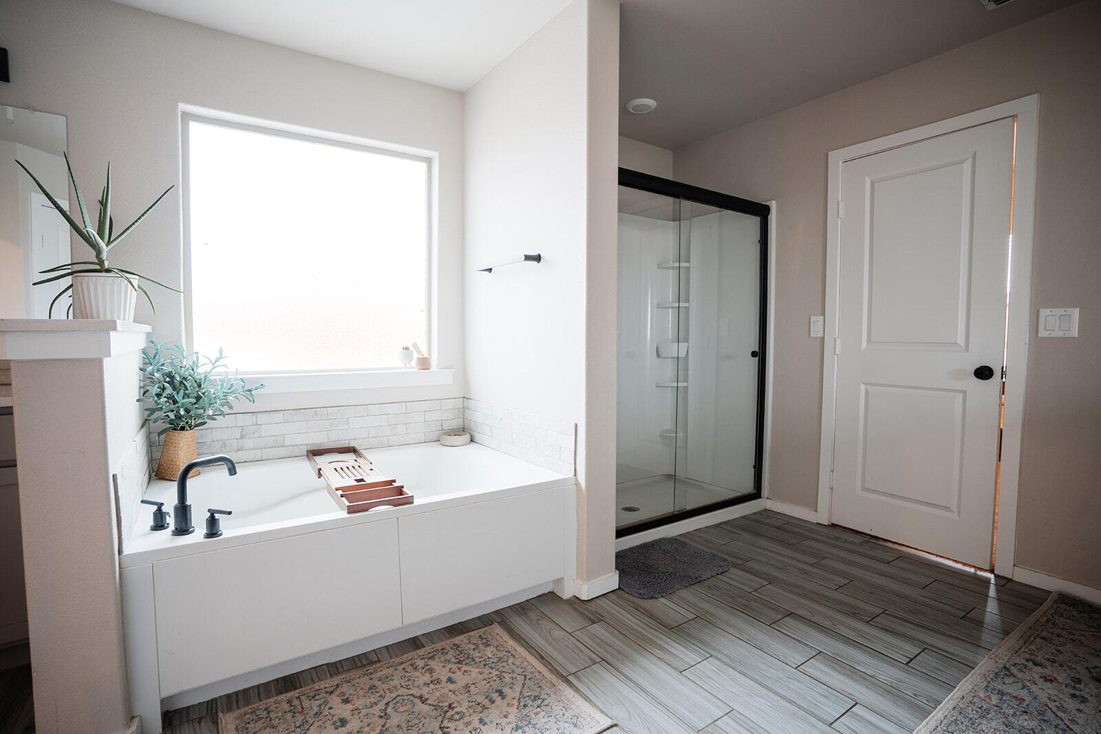 1927 142nd Street Lubbock, TX 79423 - Photo 17 of 58 a bathroom with a tub a sink and a window