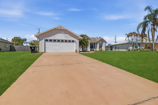 $2,650 | 183 Southwest Hide Place, Port St. Lucie, FL 34953