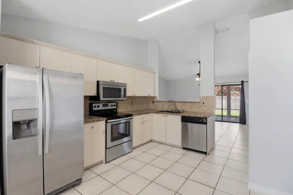 $2,650 | 183 Southwest Hide Place, Port St. Lucie, FL 34953