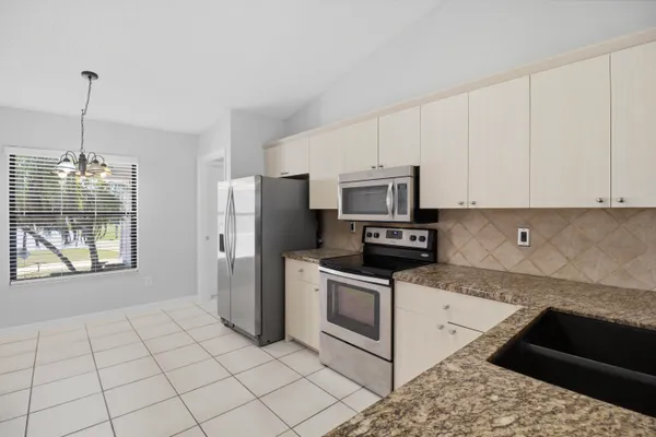 $2,650 | 183 Southwest Hide Place, Port St. Lucie, FL 34953