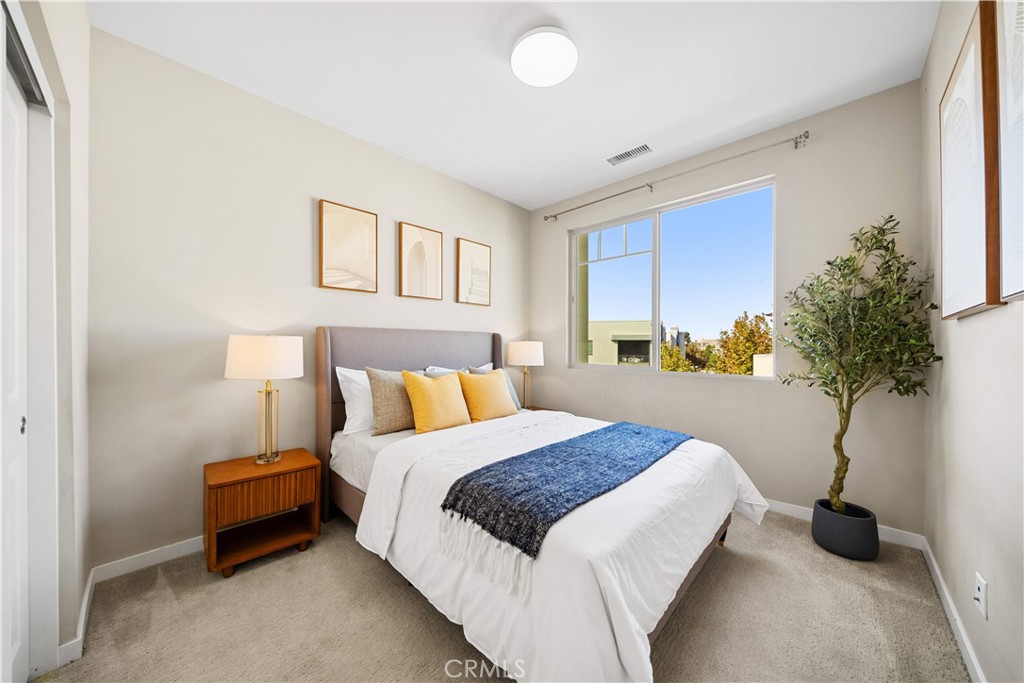115 Episode Irvine, CA 92618 - Photo 32 of 43 a bedroom with a bed and a potted plant