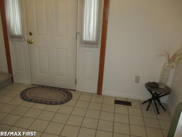 2164 Rochelle Park Drive Rochester, MI 48309 - Photo 6 of 24 50131117-71335ce1-ce98-4956-ae3f-0f67564a5d22.JPG