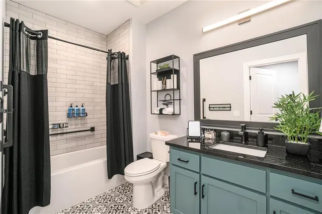 $799,950 | 3238 Southwest Pergola Park Drive, Lee's Summit, MO 64081