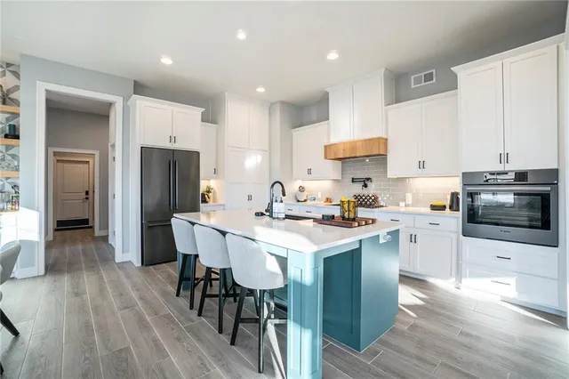 $799,950 | 3238 Southwest Pergola Park Drive, Lee's Summit, MO 64081