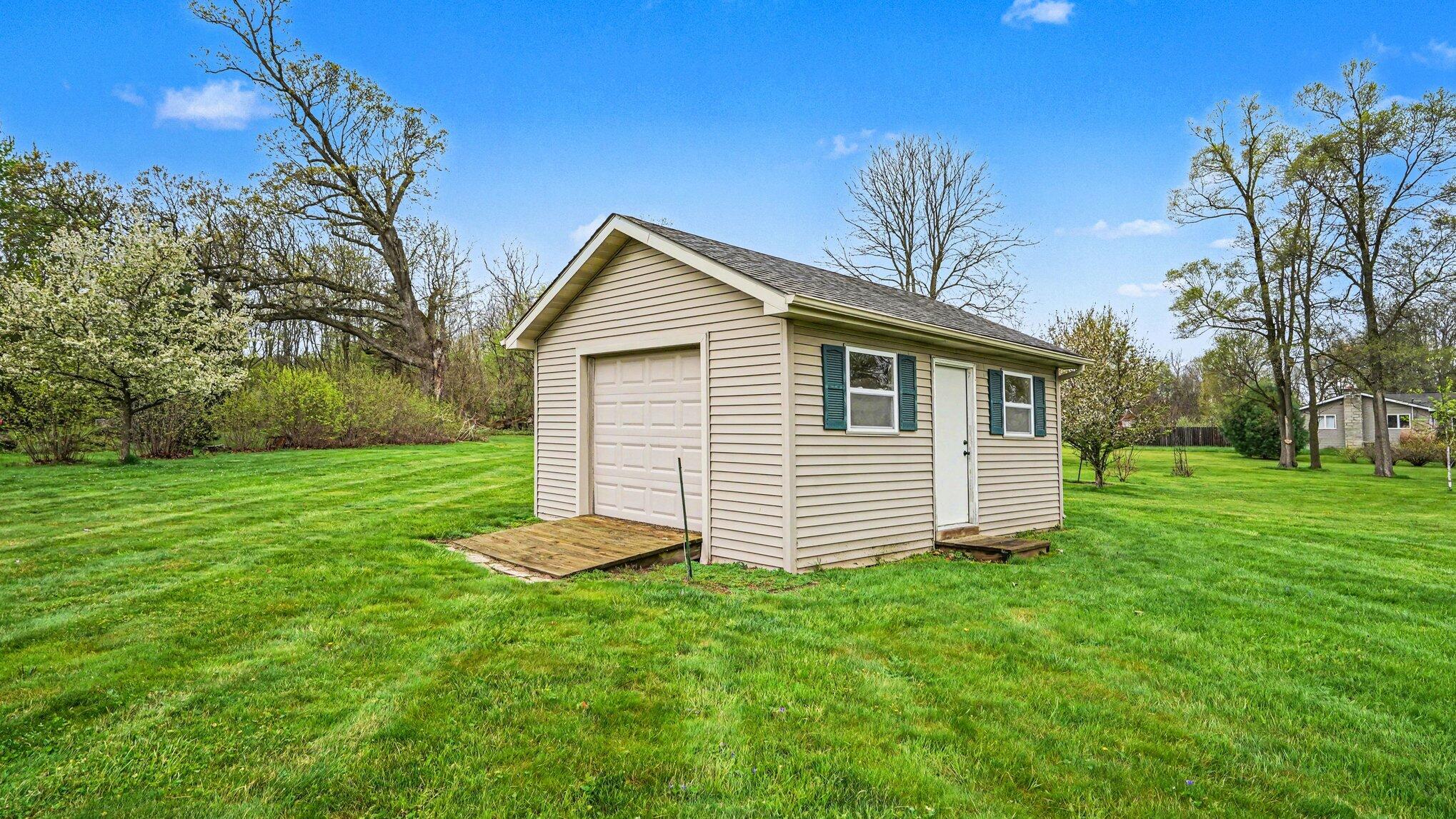 4693 Dexter-Pinckney Road Dexter, MI 48130 - Photo 19 of 21 025_file_3910