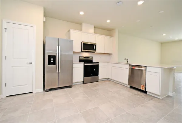 $2,300 | 3159 Emerald Acrs Lane, Sanford, FL 32771