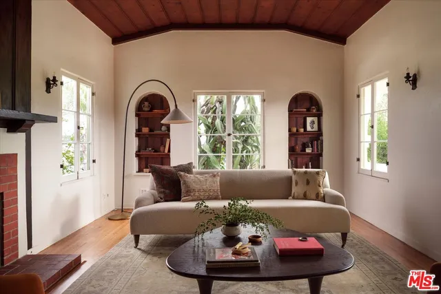 $1,699,000 | 2439 Ronda Vista Drive, Los Angeles, CA 90027