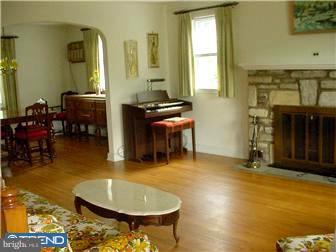 2247 Cross Road Glenside, PA 19038 - Photo 2 of 8 Gallery Image 2