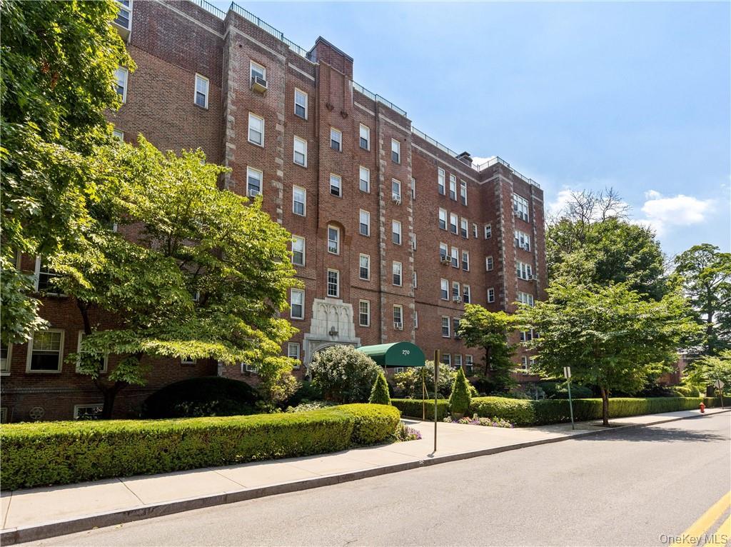270 Bronxville Road, Unit B43 Bronxville, NY 10708 - Photo 27 of 36 a view of a building