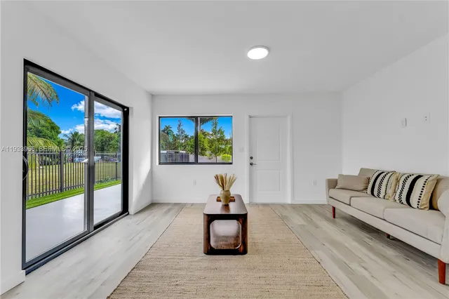 $2,900 | 155 Northwest 160th Street, Unit TH 2, North Miami Beach, FL 33169