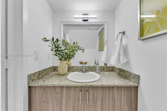 $2,900 | 155 Northwest 160th Street, Unit TH 2, North Miami Beach, FL 33169