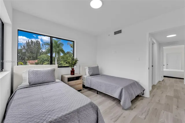 $2,900 | 155 Northwest 160th Street, Unit TH 2, North Miami Beach, FL 33169