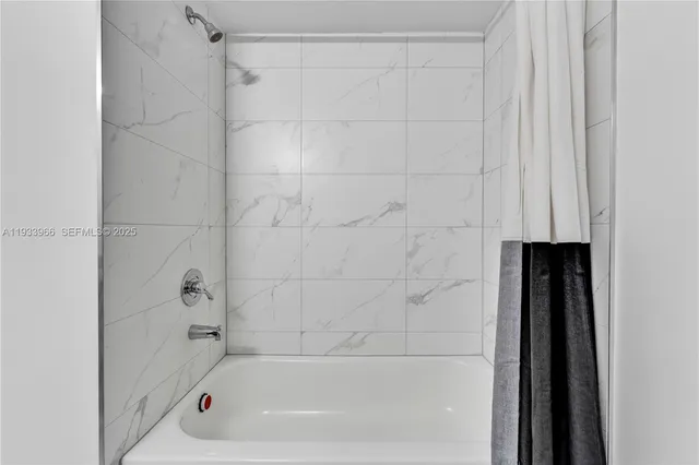 $2,900 | 155 Northwest 160th Street, Unit TH 2, North Miami Beach, FL 33169