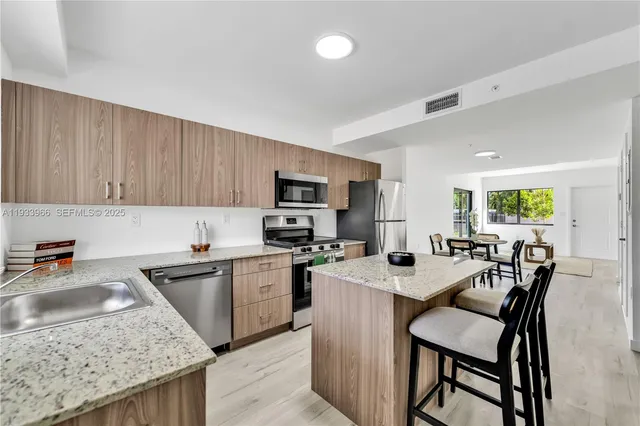 $2,900 | 155 Northwest 160th Street, Unit TH 2, North Miami Beach, FL 33169