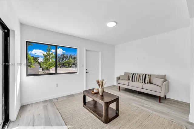 $2,900 | 155 Northwest 160th Street, Unit TH 2, North Miami Beach, FL 33169