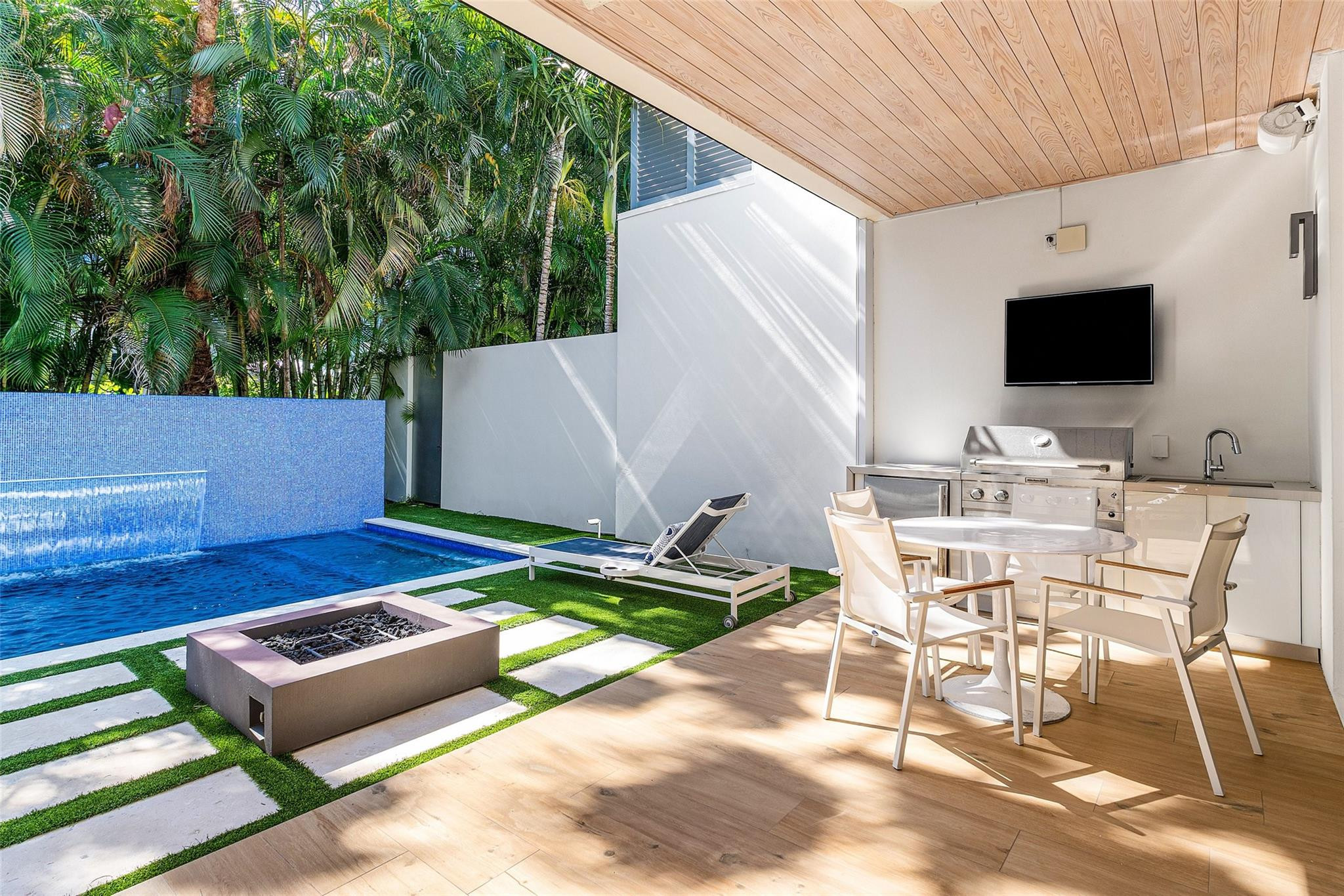 1022 Langer Way Delray Beach, FL 33483 - Photo 9 of 33 a outdoor space with furniture
