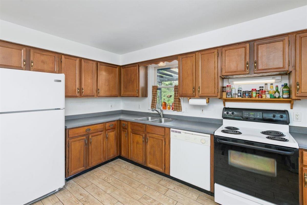 39 Prescott Road Raymond, NH 03077 - Photo 7 of 52 Gallery Image 7