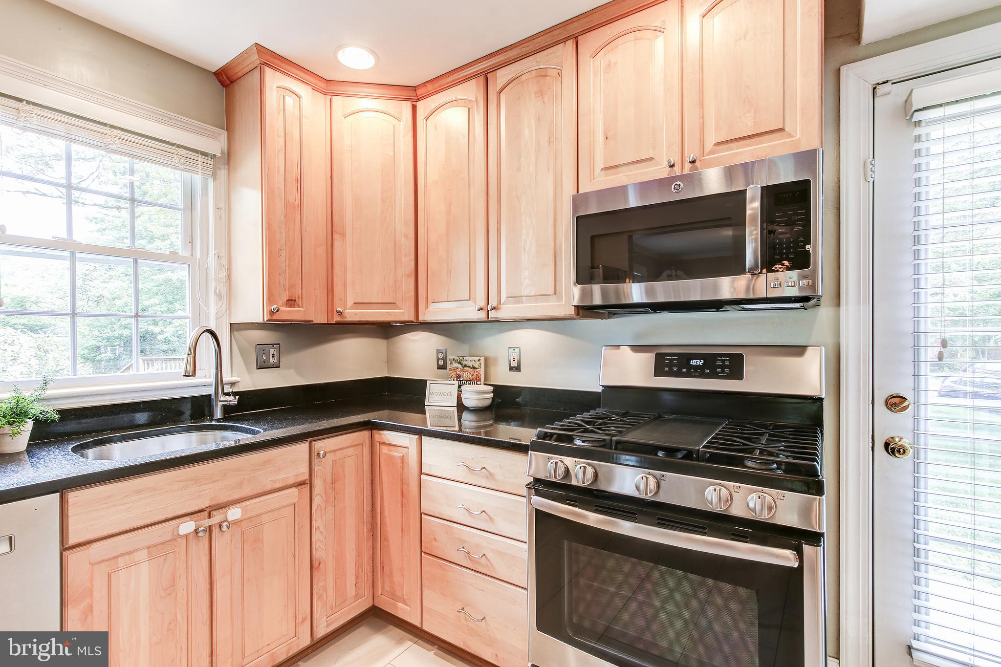 9200 Sudbury Road Silver Spring, MD 20901 - Photo 13 of 34 Gas range