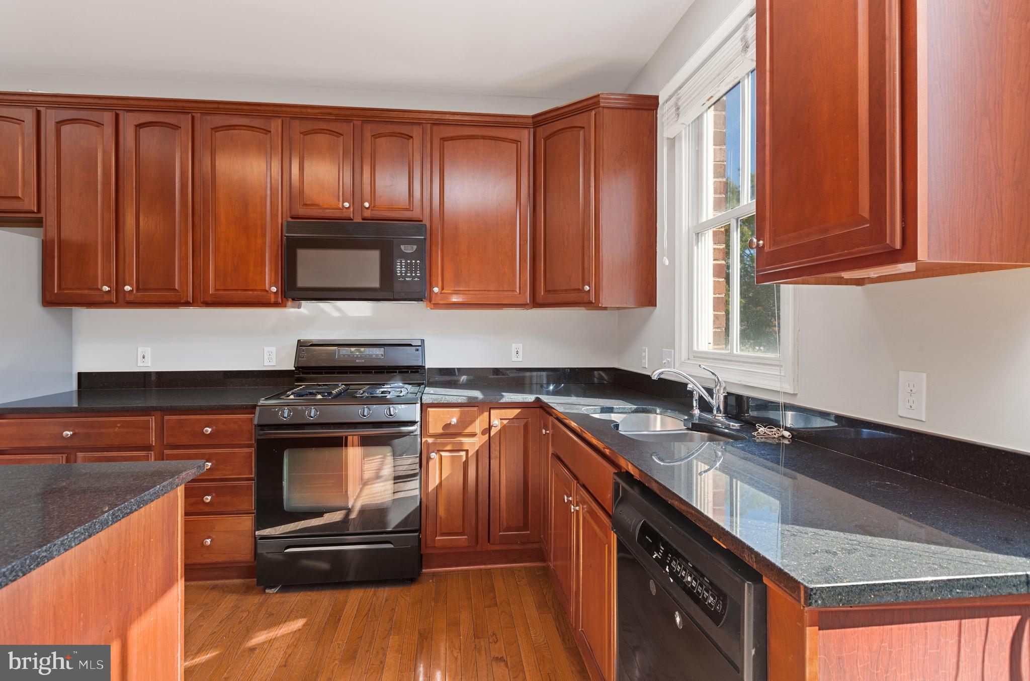 2319 Boston Street, Unit 4 Baltimore, MD 21224 - Photo 15 of 56 Kitchen with gas cooking