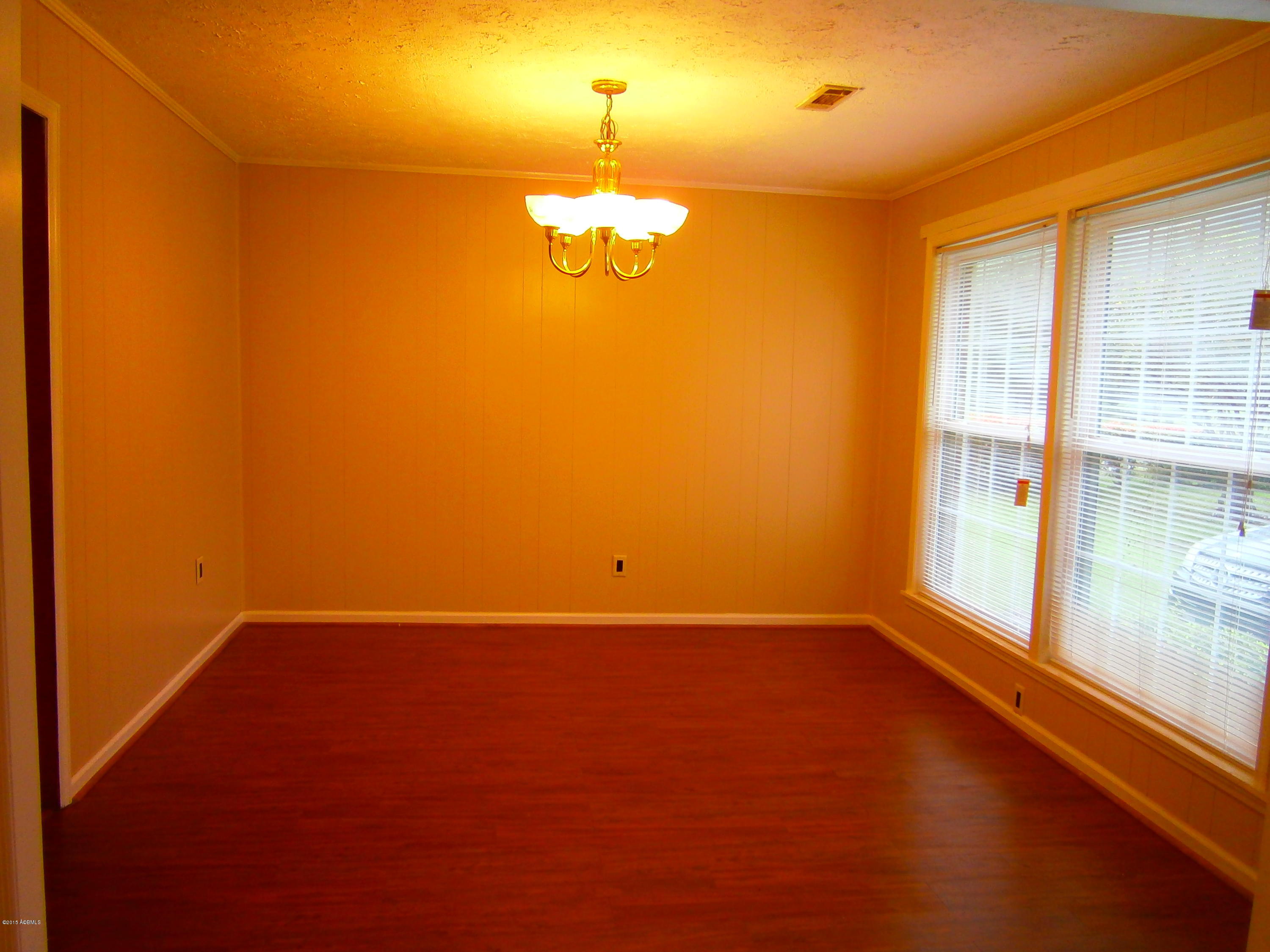 96 Bull Corner Road Yemassee, SC 29945 - Photo 3 of 20 Diningroom