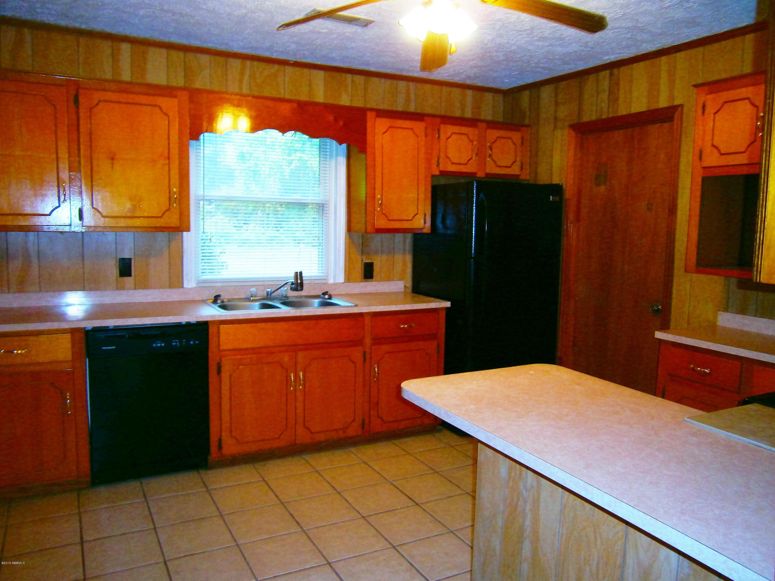96 Bull Corner Road Yemassee, SC 29945 - Photo 5 of 20 Kitchen 2