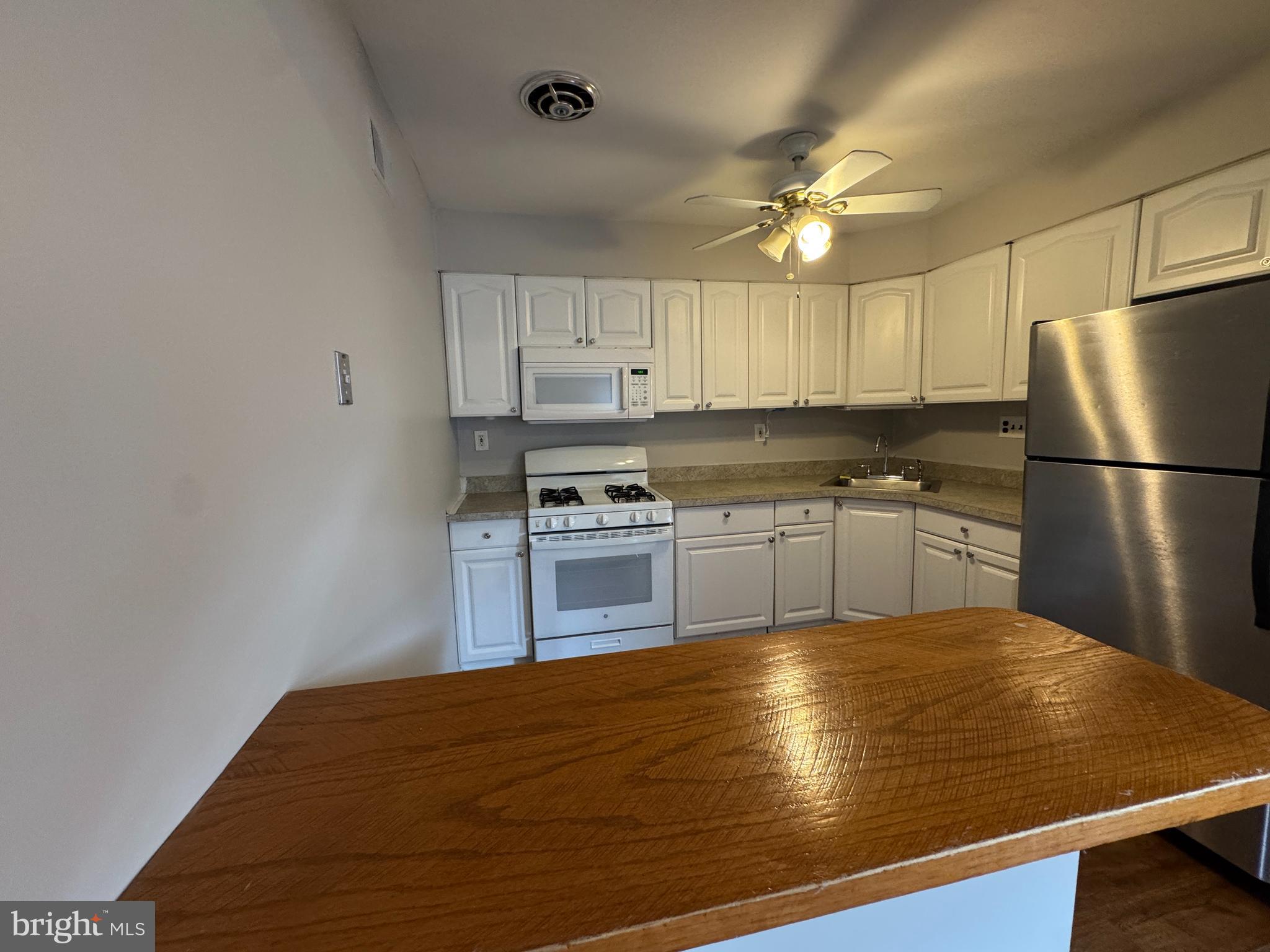 12042 Abby Road Philadelphia, PA 19154 - Photo 2 of 11 Remodeled Kitchen