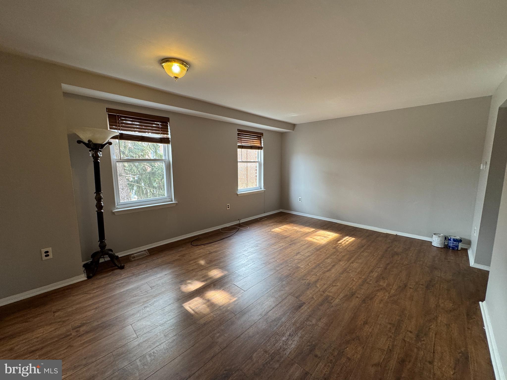 12042 Abby Road Philadelphia, PA 19154 - Photo 3 of 11 Large Living Room